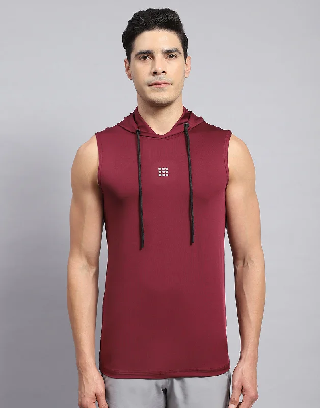 Men's Shirts for Outdoor ActivitiesMen Maroon Solid Round Neck Sleeveless T-Shirt