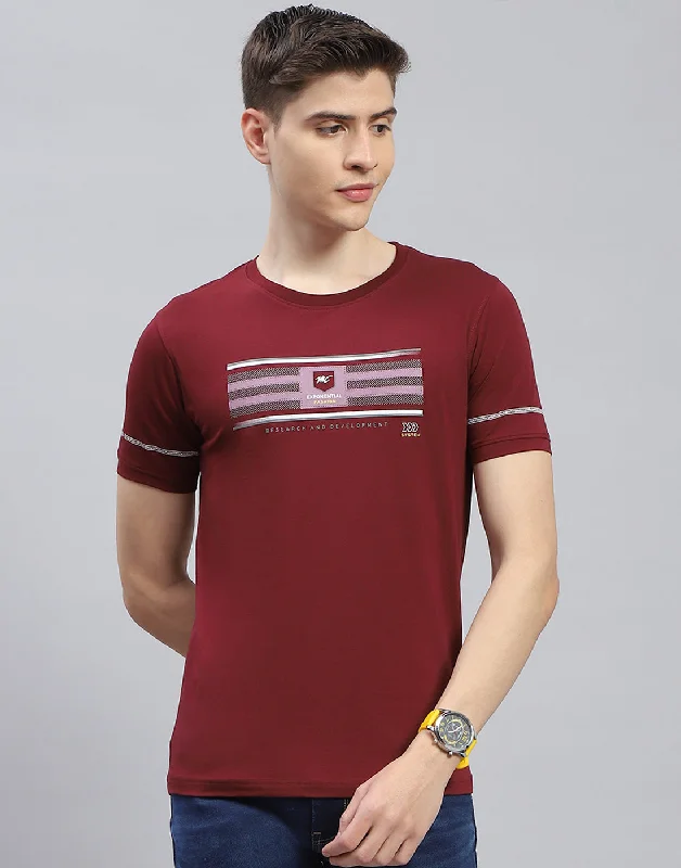 Men's Shirts with Embellished HemlinesMen Maroon Printed Round Neck Half Sleeve T-Shirt