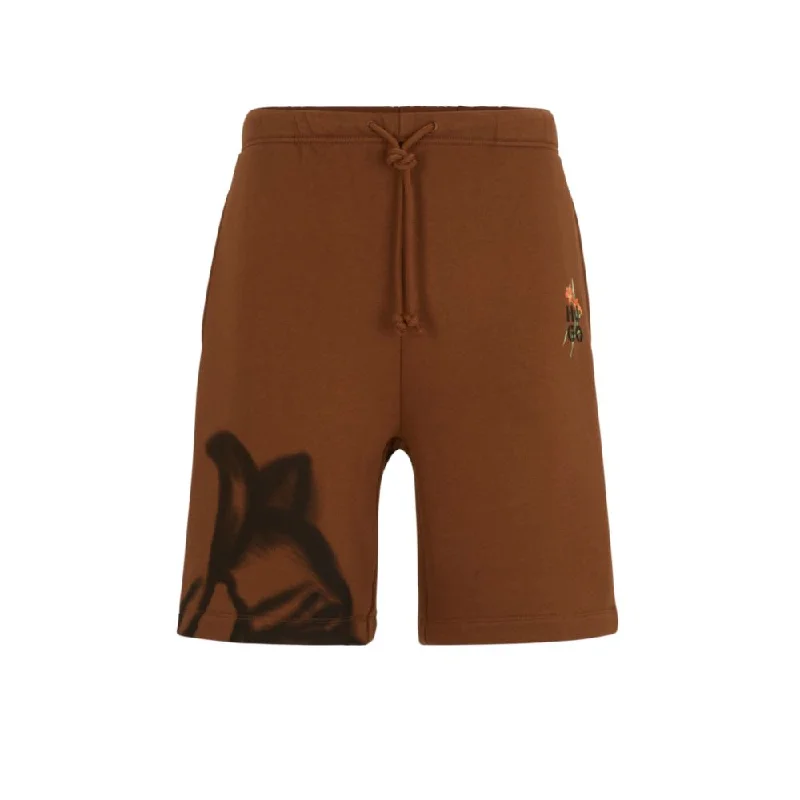 Men's Pants with Back PocketsRelaxed-fit shorts with floral artwork