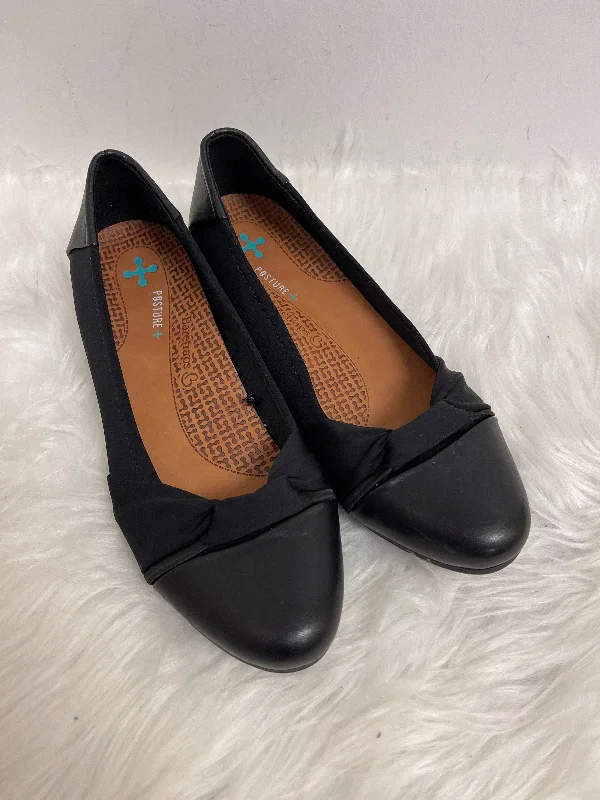 Black Shoes Flats Bare Traps, Size 6.5