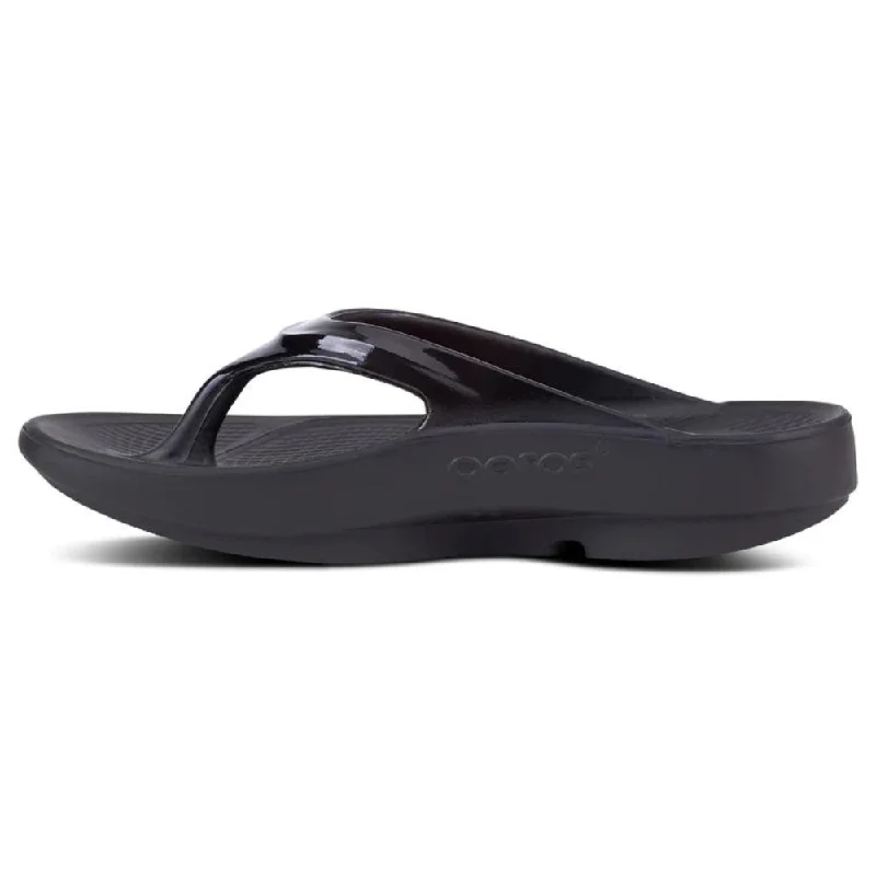 OOFOS OOlala Black Sandal (Unisex)