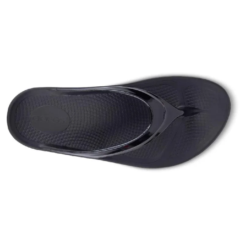 OOFOS OOlala Black Sandal (Unisex)