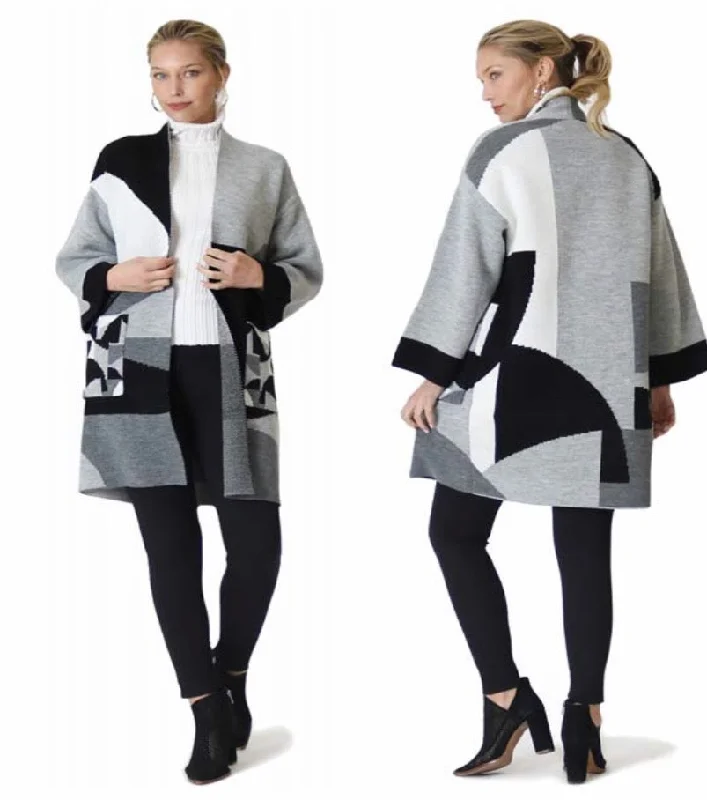 Oversized Geometric Sweater W/Pockets